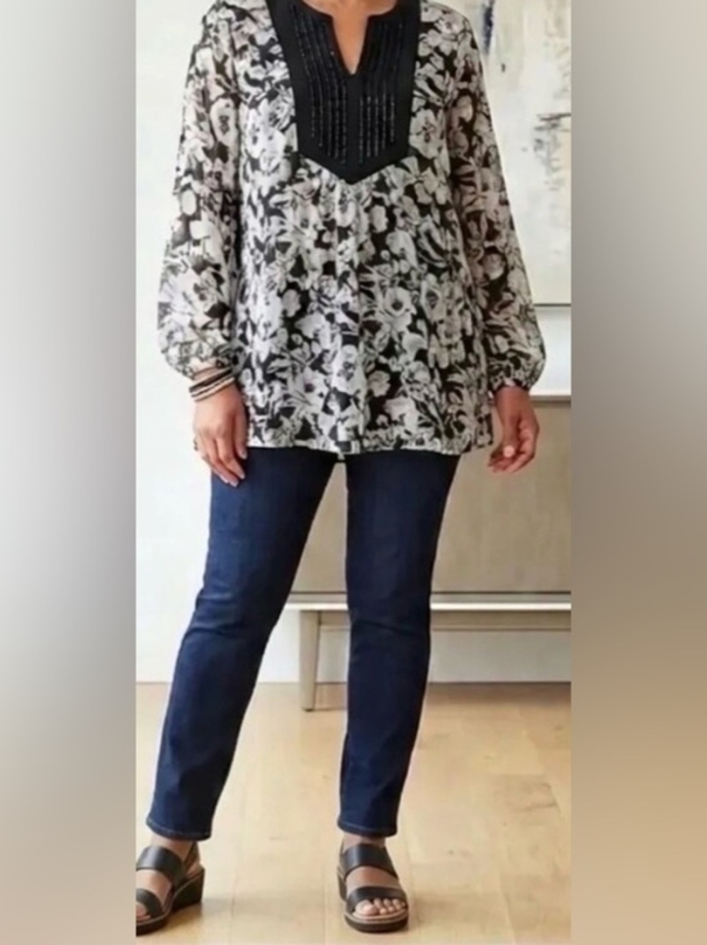 DG2 Silk Blouse Sz 1X Black & White Floral Print Beaded around Neckline Pintuck